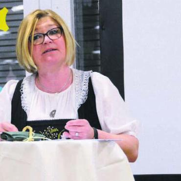 Vorstand sucht Verstärkung - Cornelia Schmid führte souverän durch die Versammlung. Bilder: Chregi Hansen
