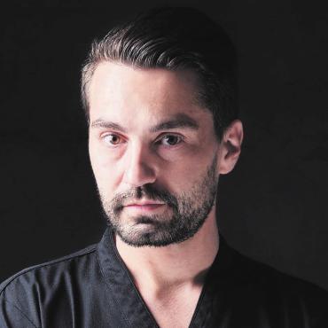 Das Restaurant Fahr hebt ab - Manuel Steigmeier führt das Restaurant Fahr in Künten mit seiner Frau seit sieben Jahren. «Es gab noch keinen Tag, an dem ich nicht gerne zur Arbeit ging», sagt er. Solche Ausflüge wie das Arrangement in der Luft und die Gourmetreise auf dem Schiff seien für ihn natürlich etwas Besonderes. Bild: zg