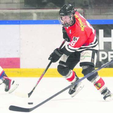 Indianer mit Kanada-Flair - Mit drei Toren und zwei Assists war Marc Gisin massgeblich am 6:2-Sieg gegen Meinisberg beteiligt. Gegen Burgdorf werden er und seine Teamkollegen ebenfalls starke Leistungen zeigen müssen. Bild: Josip Lasic