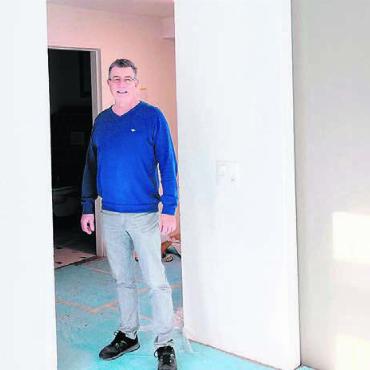 Endspurt im Chappelehof - Paul Huwiler, Präsident des Trägervereins St. Leonhard, ist täglich auf der Baustelle unterwegs.