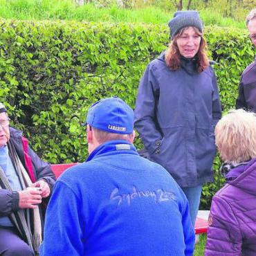 Weiterhin aktiv einbringen - Wurden für ihren Einsatz geehrt: Werner Schärer (links) und Esther Huber (Mitte) haben sich 14 Jahre lang im Vorstand für den Verein eingesetzt.