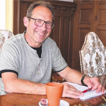 Der Kritische - Wenn es sein muss, kann er unbequem sein: Daniel Heinrich (Mitte) will als Präsident der Finanz- und Geschäftsprüfungskommission kritisch hinschauen. Bild: Daniel Marti