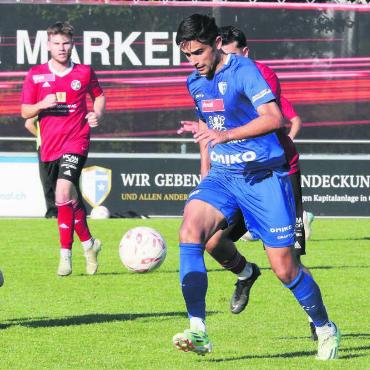 Der Spielmacher bleibt - Bijan Dalvand im Heimspiel gegen Muttenz. Der unwürdige Saisonabschluss des FCW nahm in dieser Partie seinen Anfang. Trotzdem will der Mittelfeldspieler bleiben und in der nächsten Saison Wiedergutmachung bei den Fans leisten. Bild: Archiv/jl