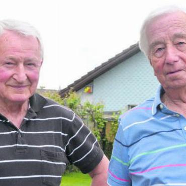 Fast das ganze Leben lang - Sepp Fleischlin (links) und Willi Koch feiern grosse Jubiläen. Bild: ake