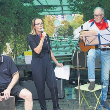 «Baumgarten» in Jonen feierte - Die Baumgarten-Blueser Bruno Seiler, Jacqueline Riedo und Roland Müller.