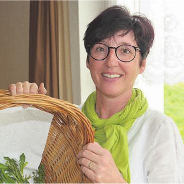 Wildpflanzen verarbeiten - Phytotherapeutin und Kräuterexpertin Franzi Schüpbach wird ihr Wissen teilen. Bild: Archiv