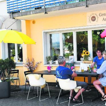 Das erweiterte Wohnzimmer - Hier setzt sich die Wirtin noch zu den Gästen, weil sie sich die Zeit nimmt und auch die zahlreichen Fragen gerne beantwortet. Bilder: Verena Anna Wigger