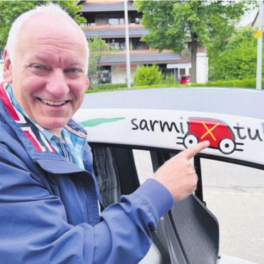Sogar im Himalaja getestet - Der Name und das Logo wurden zur Freude von Meinrad Baur von den Jugendlichen aus Sarmenstorf kreiert – die Räder stellen zwei Elektrostecker dar.