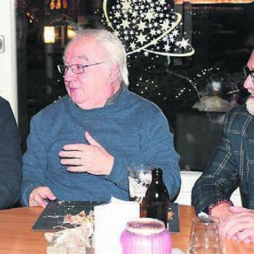 Mehr Gelassenheit wäre besser - Bei beiden Referendumsabstimmungen feierte die SVP Erfolge: bei der Zentralstrasse und beim Schulraum. Im Bild (v. l.) Parteipräsident Roland Büchi, Vizepräsident Peter Tanner und Renato Hübscher.