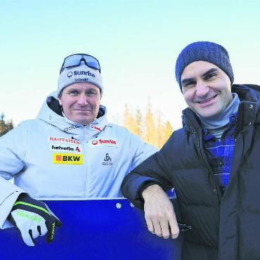 Magie des Chuenisbärgli - In der Lenzerheide fand im Dezember zum ersten Mal ein Biathlon-Weltcup in der Schweiz statt. Auch da war Swiss-Ski-Präsident Urs Lehmann natürlich dabei – und traf dort auf den Tennisstar Roger Federer. Bild: Freshfocus