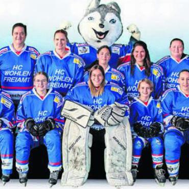 Novum auf Freiämter Eis - Ein historisches Team: die HC Wohlen Freiamt Ladies. Bild: zg