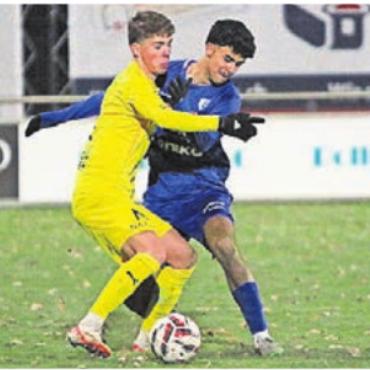 Warum nicht immer so? - Den Sieg erkämpft: Luca Nascimento (rechts) und der FC Wohlen. Bild: jl