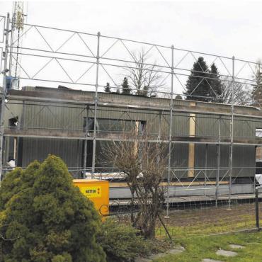Grösstes Bauprojekt wird vollendet - Zwei Schulbauten – Halde und Farn – sollen zum Schuljahresbeginn im August betriebsbereit sein. Der neue Kindergarten Farn (Bild) ist mitten in der Realisation. Bilder: Daniel Marti