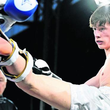 Lieber nicht in der Hofmatte - Der Wohler Louis Wenk an der Fight Night am letzten Samstag. Der Anlass war ursprünglich in der Hofmattenhalle vorgesehen. Bild: Alexander Wagner