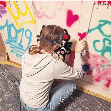 In ganzer Vielfalt - Beim Sprayen konnten die Jugendlichen ihre Kreativität beweisen. Bild: zg
