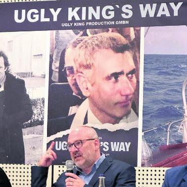 Der hässliche König - Es wird sein bislang grösstes Ding der Karriere. «Ich bin mir der Verantwortung bewusst», sagt Cihan Inan, der Regie führen wird. Bilder: Stefan Sprenger / Dzevad Masukic