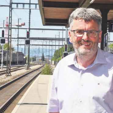 Er machte die Schweiz zum Vorbild - Peter Füglistaler war immer auch ein Mann der klaren Worte. Ein Beispiel zur SBB: «Sie bietet viel Qualität und Verlässlichkeit im öffentlichen Verkehr. Aber als Subventionsgeber war es meine Aufgabe, kritisch hinzuschauen.» Bild: Daniel Marti