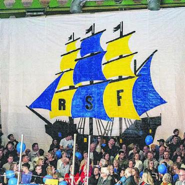 Den Euphorie-Schatz gefunden - Hübsche Choreo: Das gelb-blaue Freiämter Schiff sucht den Schatz.