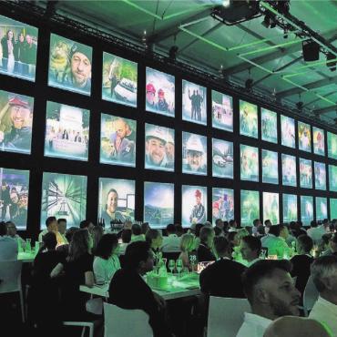 Starke Emotionen entfacht - Projektionsflächen sorgten für eine faszinierende Stimmung während der Jubiläumsshows. Bilder: pd