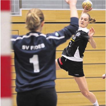 Grosse Schwester, grosse Ziele - Larissa Snedkerud beim Abschluss. Bilder: jg/zg