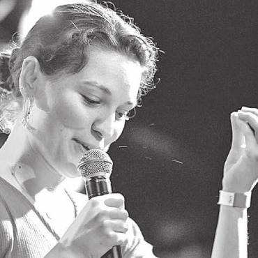 Slam und Poesie - Gina Walter und Marco Gurtner gehören zu den besten und erfolgreichsten deutschsprachigen Slam-Poetinnen und -Poeten. Bilder: pd