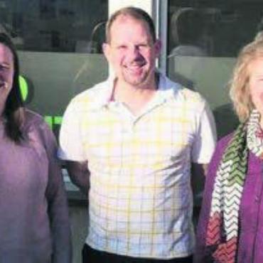 Wichtige Anlaufstelle - Fliessender Übergang (von links): Vanessa Urech, Thomas Winterberger und Ursula von Felten. Bild: zg