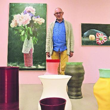 Technik und Kunst vereint - «Blumen und Vasen» – der Titel der Ausstellung ist in Maurice Ducrets Werken Programm. Bild: Annemarie Keusch