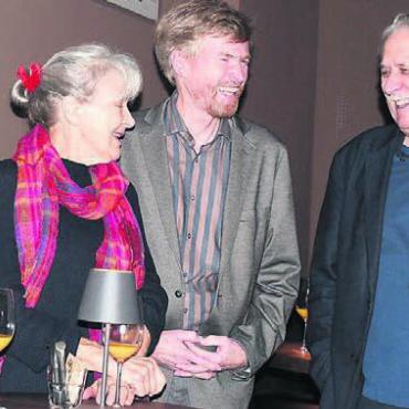 Über vier Jahrzehnte für die Kunst - Beste Stimmung unter Kunst-Experten (v. l.): Die ehemaligen Kunstkommissionspräsidentinnen Nelda Kuhn und Hanny Corboz, Vizeammann Thomas Burkard, Urs Müller und Kultursekretärin Claudia Nick.