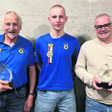 Drei Neue, ein Titelverteidiger - Drei der vier Sieger, von links: Willy Keusch, Boswil, D; Iven Kessler, Boswil, Jungschützen; Jürg Luginbühl, Bettwil, A. Es fehlt: Janick Marti, Buttwil-Geltwil, E. Bild: zg