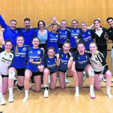«Lunki» bleibt in 1. Liga - Jubel bei «Lunki». Die Aufsteigerinnen mussten lange um den Klassenerhalt zittern. Jetzt ist er Tatsache. Bild: zg