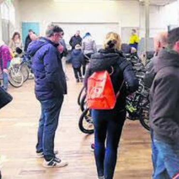 Ein zweites Leben - Die Velobörse der Jugendarbeit erfreut sich grosser Beliebtheit. Bild: zg