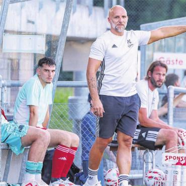 Duell der Absteiger - Trainer Luca Ferricchio gibt die Richtung vor. Im Duell gegen Emmenbrücke erwartet er von seinem Team die gleiche kämpferische Leistung wie am vergangenen Spieltag gegen Goldau. Bild: Archiv/hus