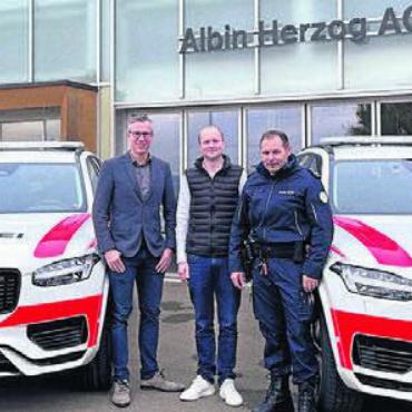 Neue Einsatzfahrzeuge übergeben