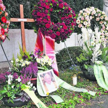 Offen, tolerant und nah am Leben - Pius Emmenegger, der beliebte ehemalige Wohler Pfarrer, wurde beim Priestergrab gleich neben der katholischen Kirche beigesetzt. Bild: Daniel Marti