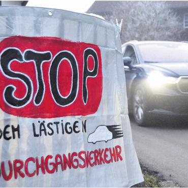 Fahrverbote kein Thema - Der Durchgangsverkehr im Weiler Hasli sorgt für Diskussionen. Bild: Archiv/ake