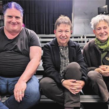 Kleinkunst in allen Facetten - Patrick Honegger, Heidi Ehrensperger und Kathrin Schäpper (von links) präsentieren das Programm ihrer Gastspielgruppe. Bild: Marco Huwyler