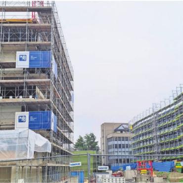 Isler-Areal als Stadtpark sichern - Die Situation an der Bahnhofstrasse: Wohlen ist im Zentrum bereits hoch verdichtet, die Grünen verlangen zum Ausgleich naturnahe Grünräume. Bilder: zg