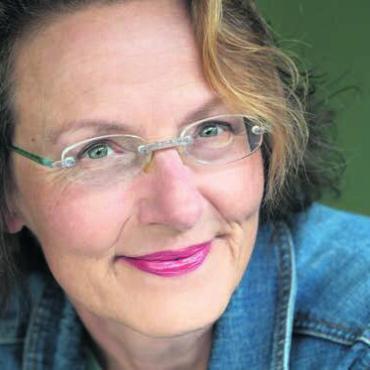 Wochenende voller Begegnungen - Hildegard E. Keller verbindet Geschichten, Reflexionen und überraschende Perspektiven zu einem lebendigen Erzählabend. Bild: pd