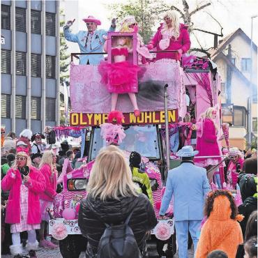 LESER SCHREIBEN - Von wegen Party: Dass der grosse Fasnachtsumzug auf einer verkürzten Route stattfinden soll, das macht viele sauer in der Gemeinde Wohlen. Bild: Archiv