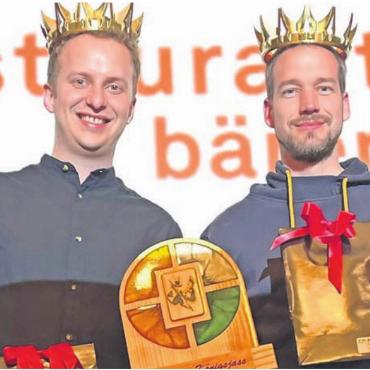 Krönungsfeiern im Oberfreiamt - Die neuen Freiämter Jass-Könige Roman Schelbert (links) und Reto Niederberger.