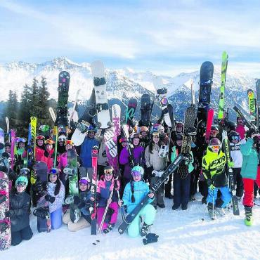 Unvergessliche Tage erlebt - Was für eine Aussicht – kein Wunder, ist die Stimmung auf der Lenzerheide bestens. Bild: zg