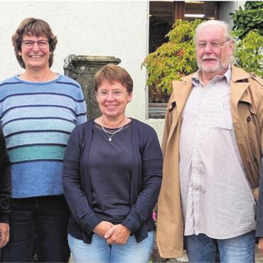 Neue Oase für Senioren - Freude über die Einigung der späteren Nutzung der Liegenschaft am Mythenweg (v. l.): Christian Huber, Christa Huber, Brigitte Huber, VAAS-Präsident Heinz Widmer, VAAS-Vizepräsident Josef Quan. Bild: zg