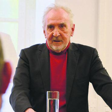 Null Fantasie mit der Altersgrenze - Der studierte Philosoph und Physiker Ludwig Hasler brachte es pointiert auf den Punkt. Das Alter in der heutigen Zeit ist etwas radikal Neues. Dabei geht der Fokus aus seiner Sicht nicht in die Ferne, sondern in echte Beziehungen und ein Engagement in der Gemeinschaft. Bilder: Verena Anna Wigger