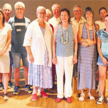 Mit viel Herz und Liebe - Von den 24 Jubilaren im Bezirk Bremgarten können fünfzehn persönlich geehrt werden und geniessen den Applaus für ihre Tätigkeit in der Pro Senectute. Bild: mo
