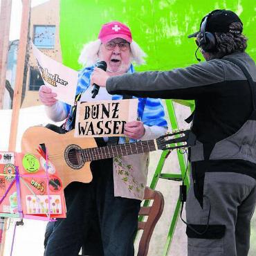 Durchs TV-Programm gezappt - Peach Weber war nicht eingeladen – aber wollte unbedingt auch auftreten.