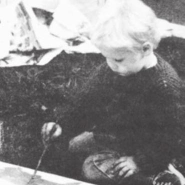Wohlerin auf der Weltbühne - Angela Santana(-Bolliger) als kleines Kind im Jahr 1990. Das Foto ist in dieser Zeitung erschienen. Schon damals hatte sie am Malen grosse Freude.