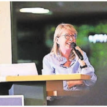 Bisheriger Weg hat sich bewährt - Quasi-Gastgeberin: Karin Koch Wick, Co-Präsidentin die Mitte. Bild: zg