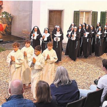 Wenn ein Geist sein Unwesen treibt - Eine Messe wird als Antwort auf den sein Unwesen treibenden Kruggeist ausgerichtet.