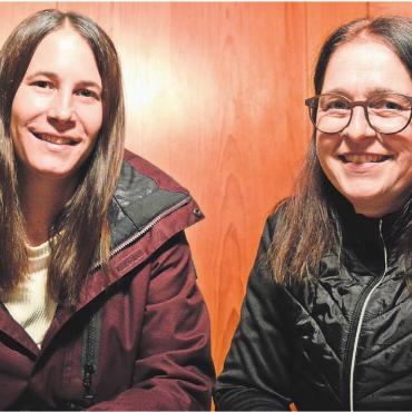 Um Schlimmes zu verhindern - Sie sehen sich als Brückenbauerinnen, als Übersetzerinnen. Nadia Fischer (links) und Dania Del Sole stecken viel Herzblut in den Verein Kompetenzzentrum. Bild: Annemarie Keusch