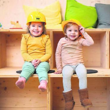 Gelebte Vereinbarkeit - Nach den Sommerferien können Mitarbeitende des Holzbaubetriebs, aber auch Externe ihre Kinder in die betriebseigene Kita bringen. Bild: Tibor Nad